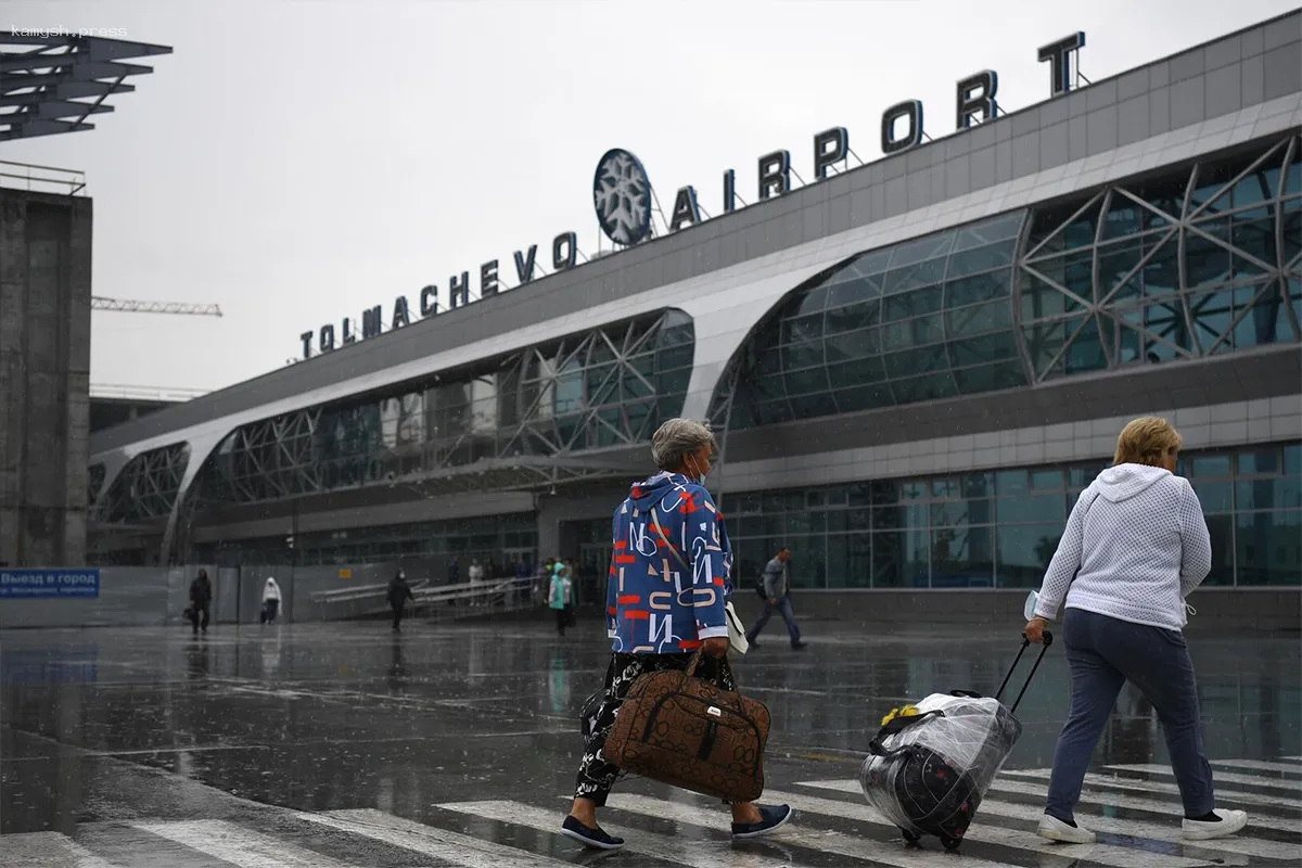 Аэропорт Толмачево временно приостановил рейсы из-за нехватки метеоданных