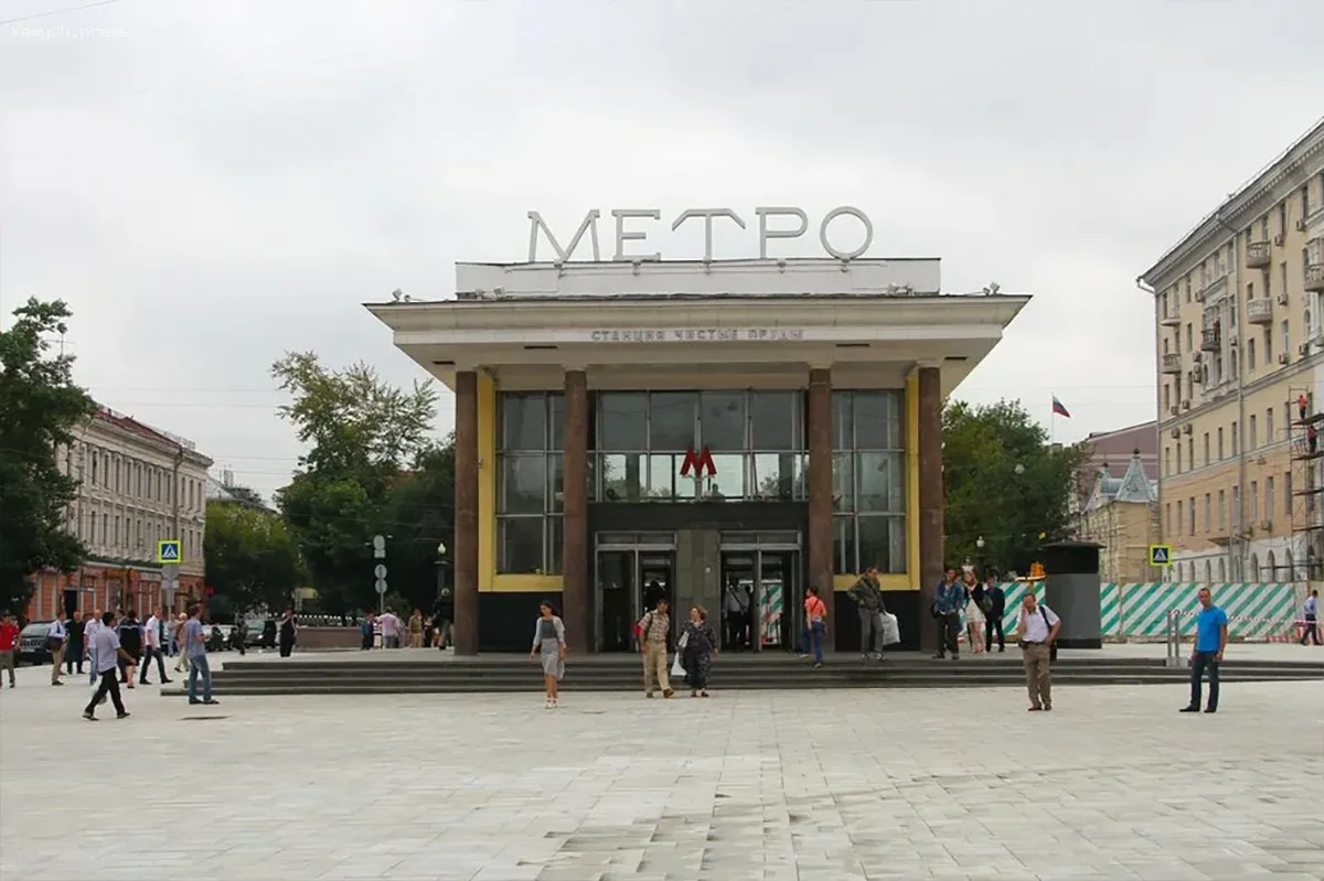 В Госдуме предложили предоставить бессрочный проезд в метро роженице на Чистых прудах