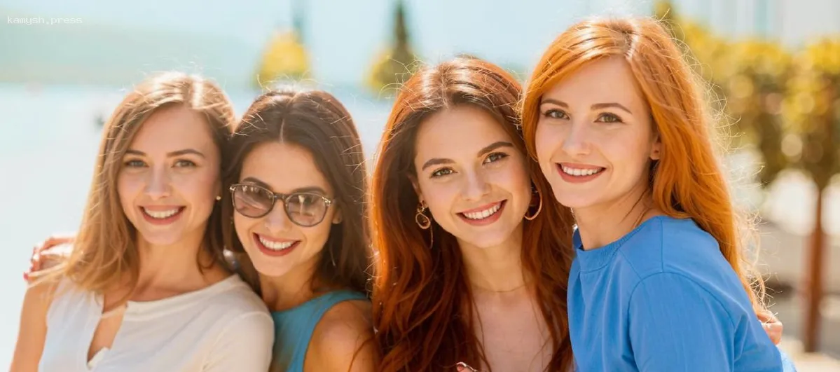 Психолог Сальникова объяснила, может ли возникнуть зависть среди подруг