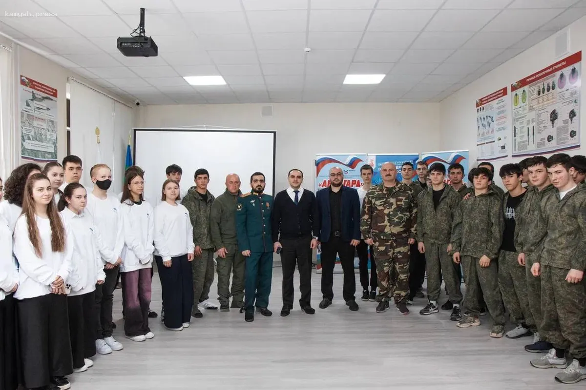 Карачаево-Черкесия провела встречу «Диалоги с героями» для молодежи