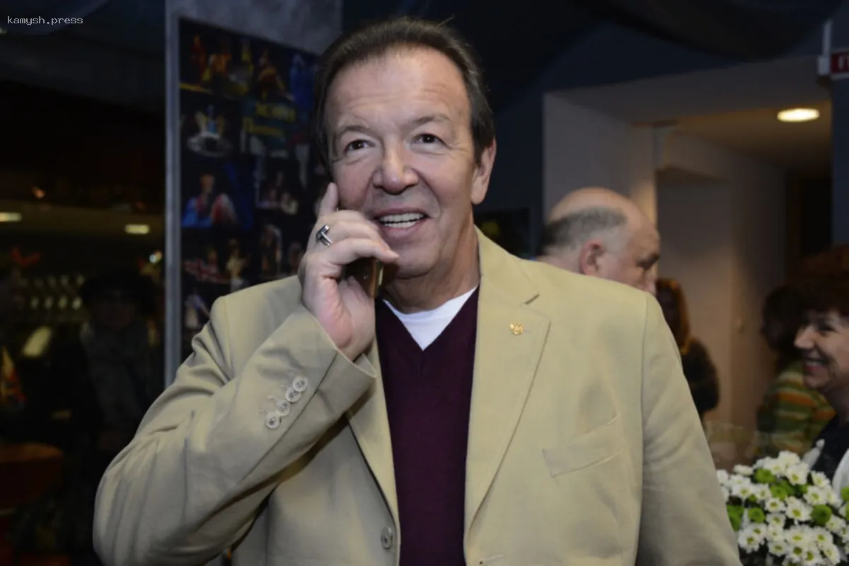 Актер Владимир Новиков госпитализирован в Москве, 15 раз женившийся на одной супруге