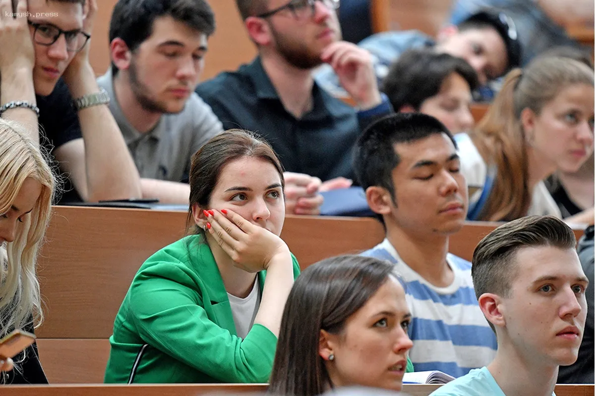 С 2026 года правительство России получит право уменьшать количество платных мест в университетах