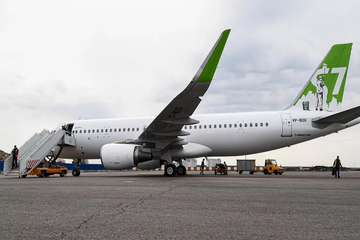 В аэропорту Толмачево мобильный трап нанес ущерб корпусу Airbus A-321