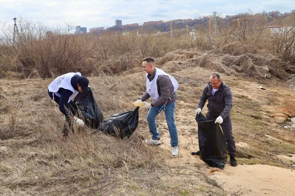 Председатель Городской Думы Евгений Чинцов и депутаты очистили Гребной канал в Нижнем Новгороде