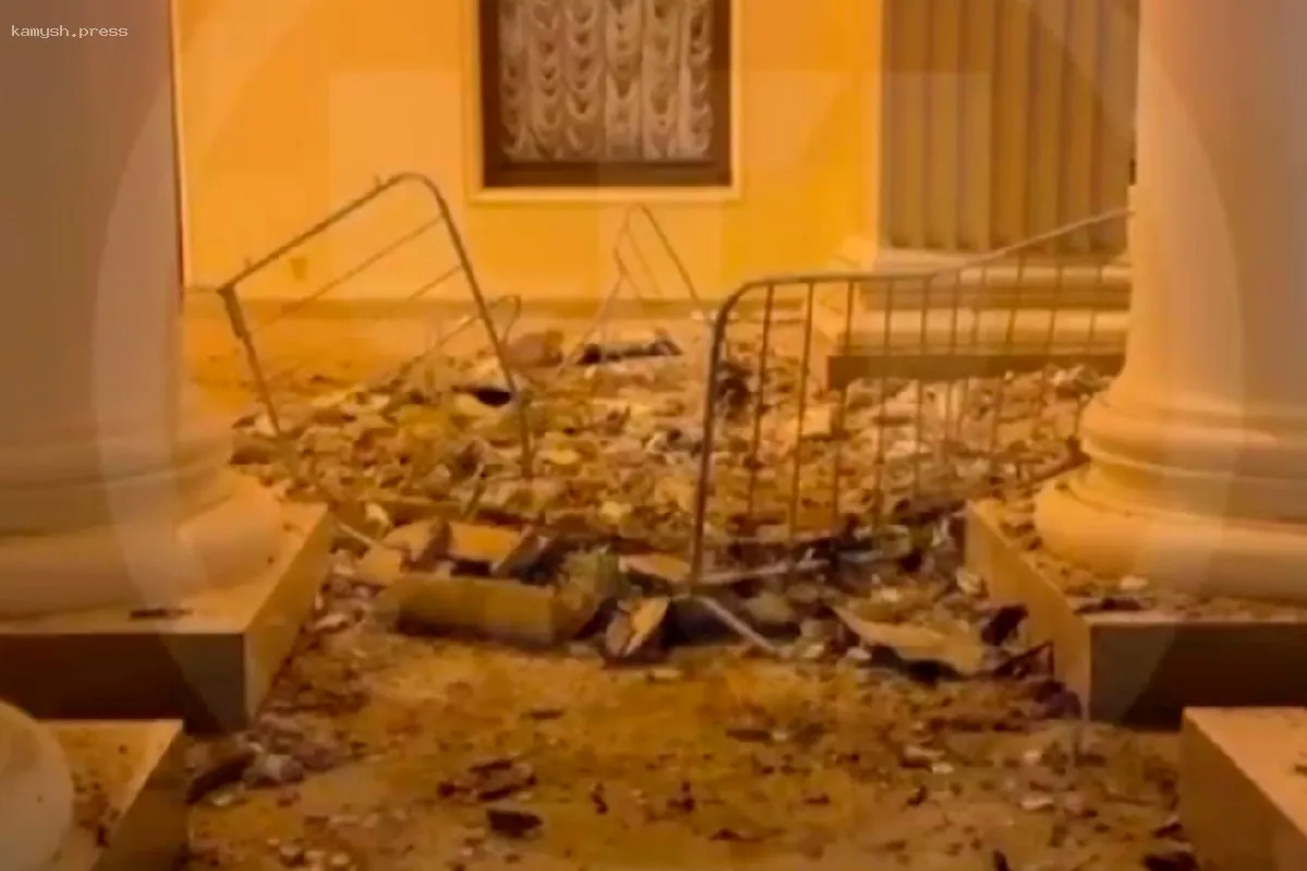 ЧП в Сочи: потолочные конструкции Зимнего театра обрушились