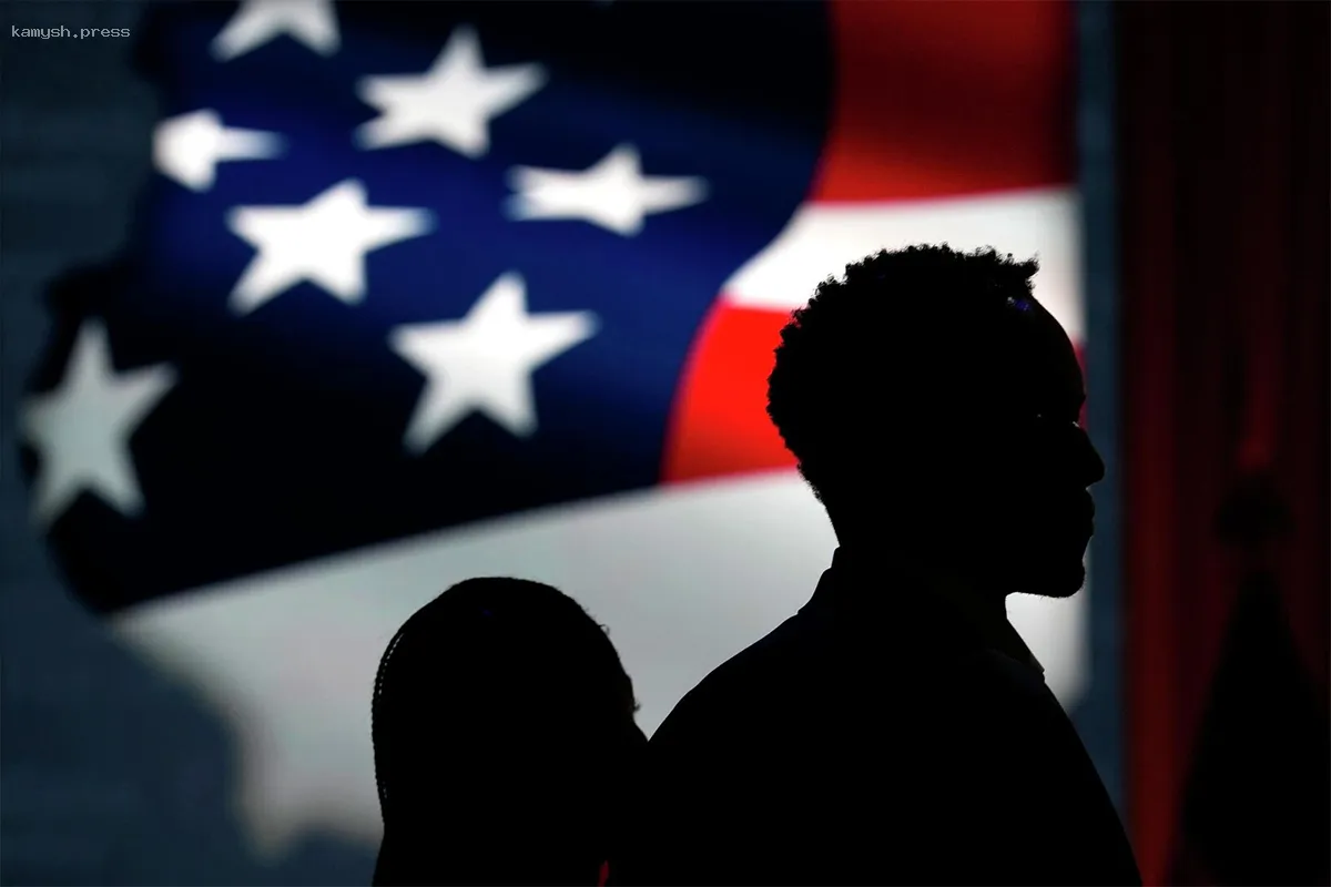 В США стартует продажа «золотых карт»