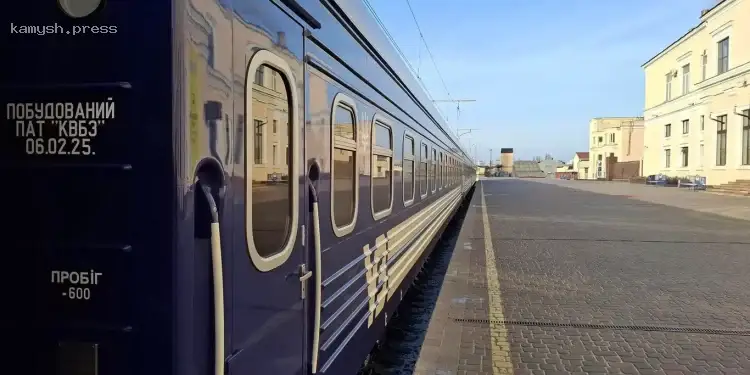 Ракетна атака РФ вивела з ладу залізницю на Одещині: десятки потягів затримано