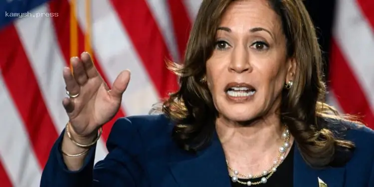 Харрис резко осудила первые сто дней президентства Трампа