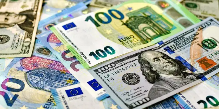 Банкир рассказал, будет ли колебаться курс иностранных валют в последнюю неделю августа