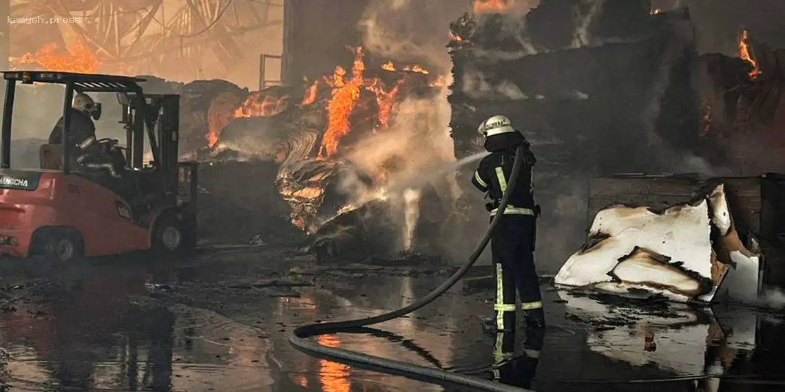 В ГСЧС отчитались о ликвидации масштабного пожара на предприятии в Белой Церкви (ВИДЕО)