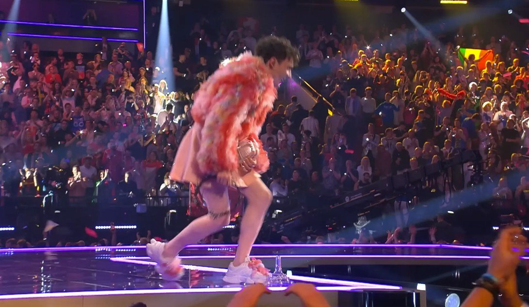 Сломанный трофей и новые начинания: эпический инцидент с Nemo на Евровидении 2024